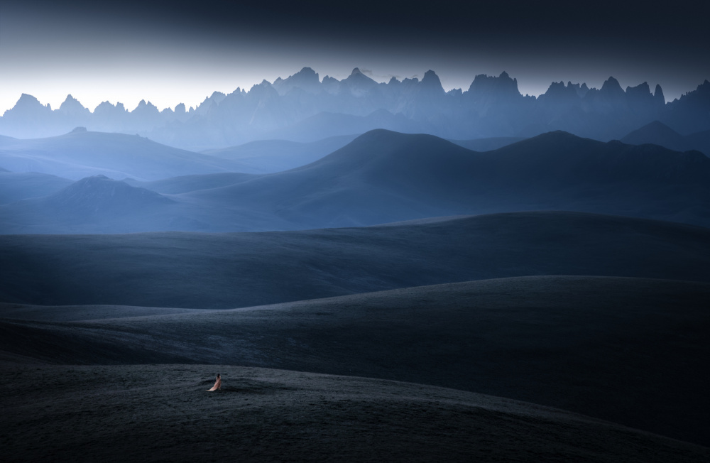 The call of the distant mountains a 850051077