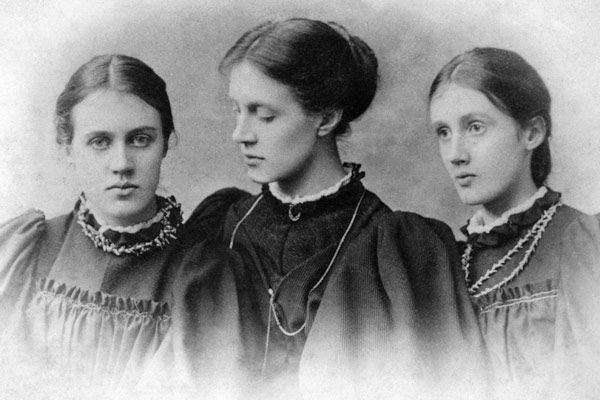 Stella, Vanessa and Virginia Stephen, c.1896 (b/w photo)  a English Photographer