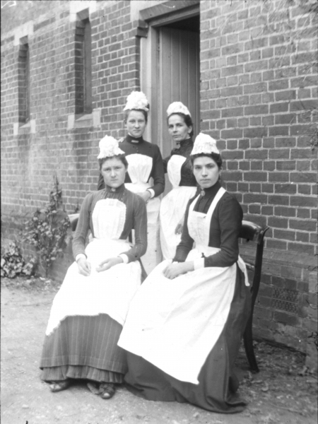 Four domestic maids (b/w photo)  a English Photographer