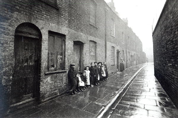 London Slums, c.1900 (b/w photo)  a English Photographer