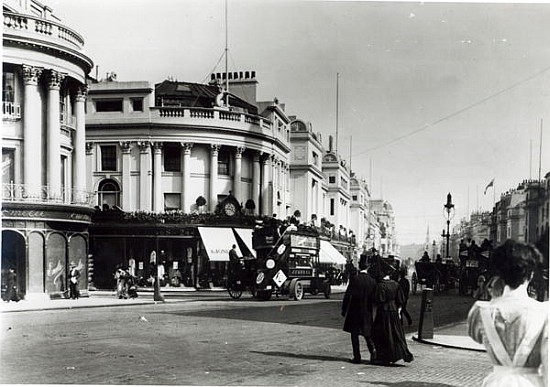 Regent Street, London, c.1900 a English Photographer