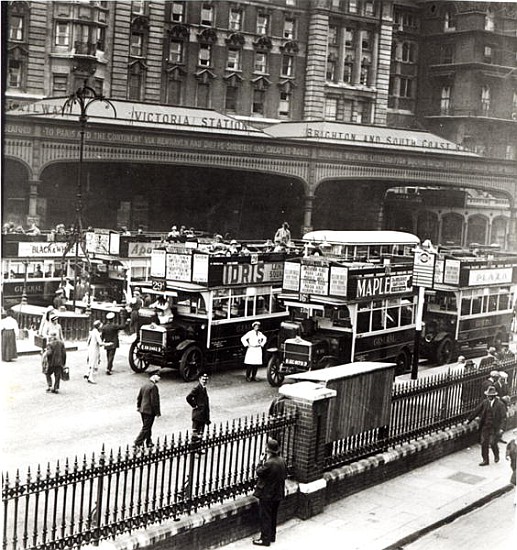 Victoria Station, 1920s a English Photographer