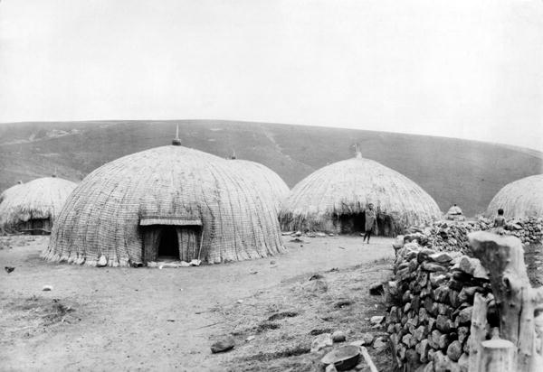 Kaffir Huts, South Africa, c.1914 (b/w photo)  a French Photographer