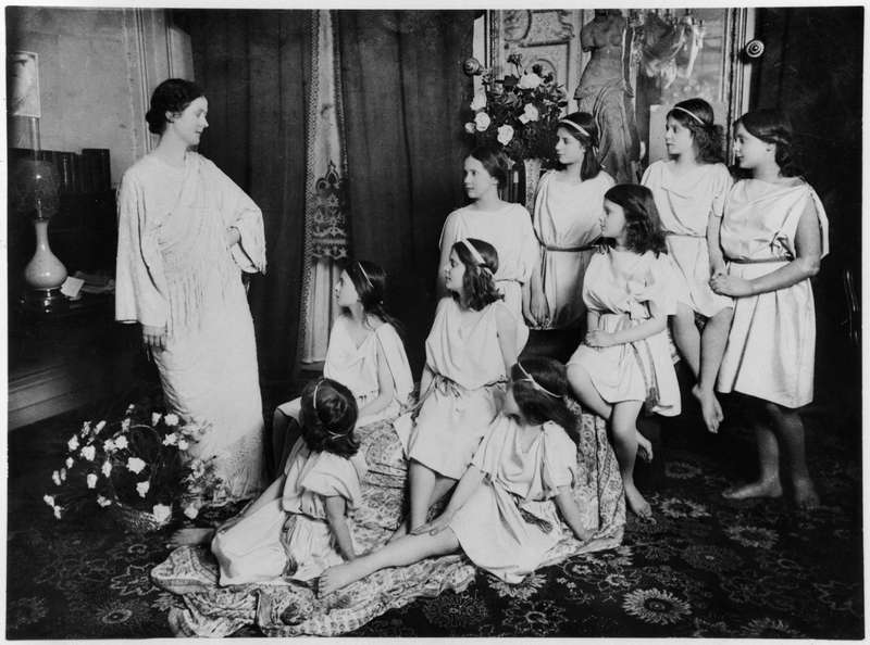 Isadora Duncan (1877-1927) and her pupils, early 20th century (b/w photo)  a Fotografo Tedesco