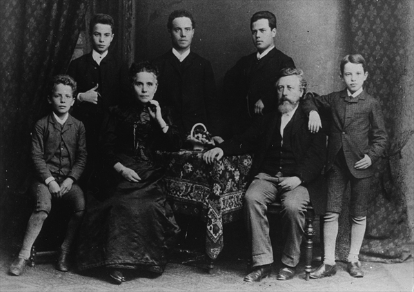 Wilhelm Liebknecht and his family (b/w photo)  a Fotografo Tedesco