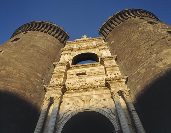 Triumphal arch bearing arms of Aragon and Triumph of Alfonso of Aragon on the exterior of Castelnuov a Scuola Italiana