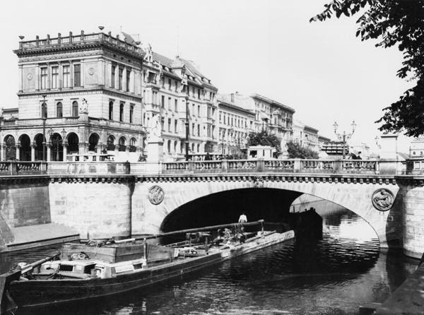 The Belle-Alliance Bridge, Berlin, c.1910 (b/w photo)  a Jousset