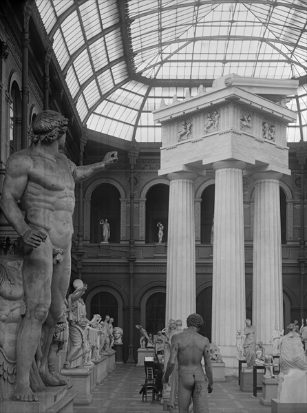 Ecole Nationale des Beaux-Arts, Palais des Etudes, the glass courtyard, c.1890-99 (b/w photo)  a Adolphe Giraudon