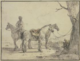 Zwei gesattelte Pferde an einen Baum gebunden, dabei ein Reiter