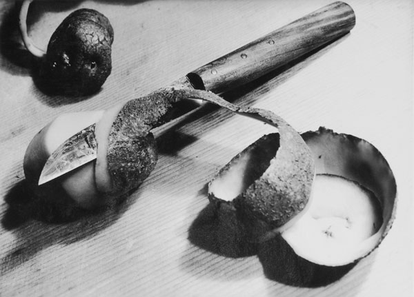 Kartoffel mit Messer a Aenne Biermann