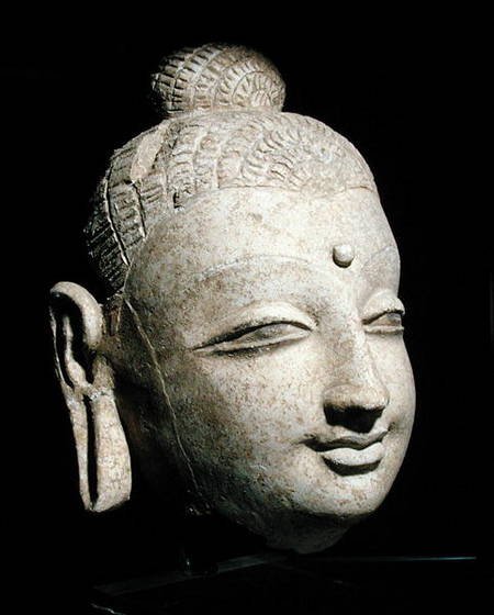 Head of a smiling Buddha, Greco-Buddhist style, from Afghanistan a Scuola Afgana