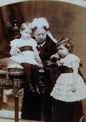 Queen Victoria (1819-1901) with her grandchildren, Prince Arthur (b.1883) and Princess Margaret of C a Alexander Bassano