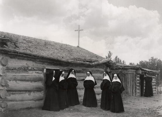 Nuns in front of the Saint Labre mission, Ashland, Montana (b/w photo) a American Photographer, (19th century)