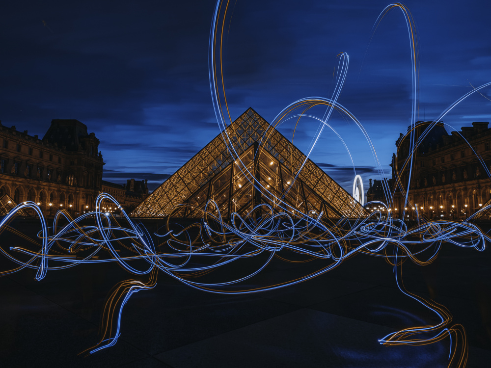 Light painting at Louvre Museum a Amir