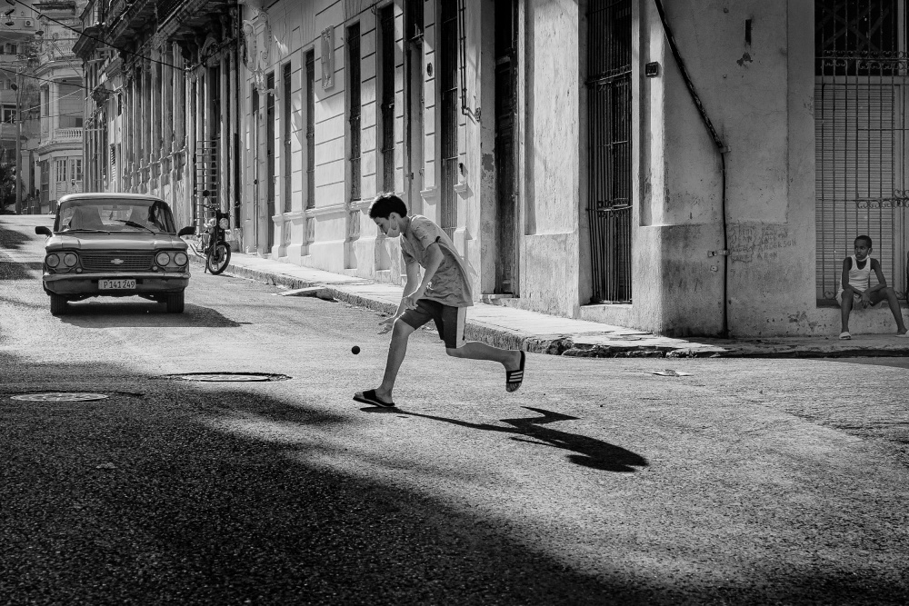 Playing in the Street a Andreas Bauer