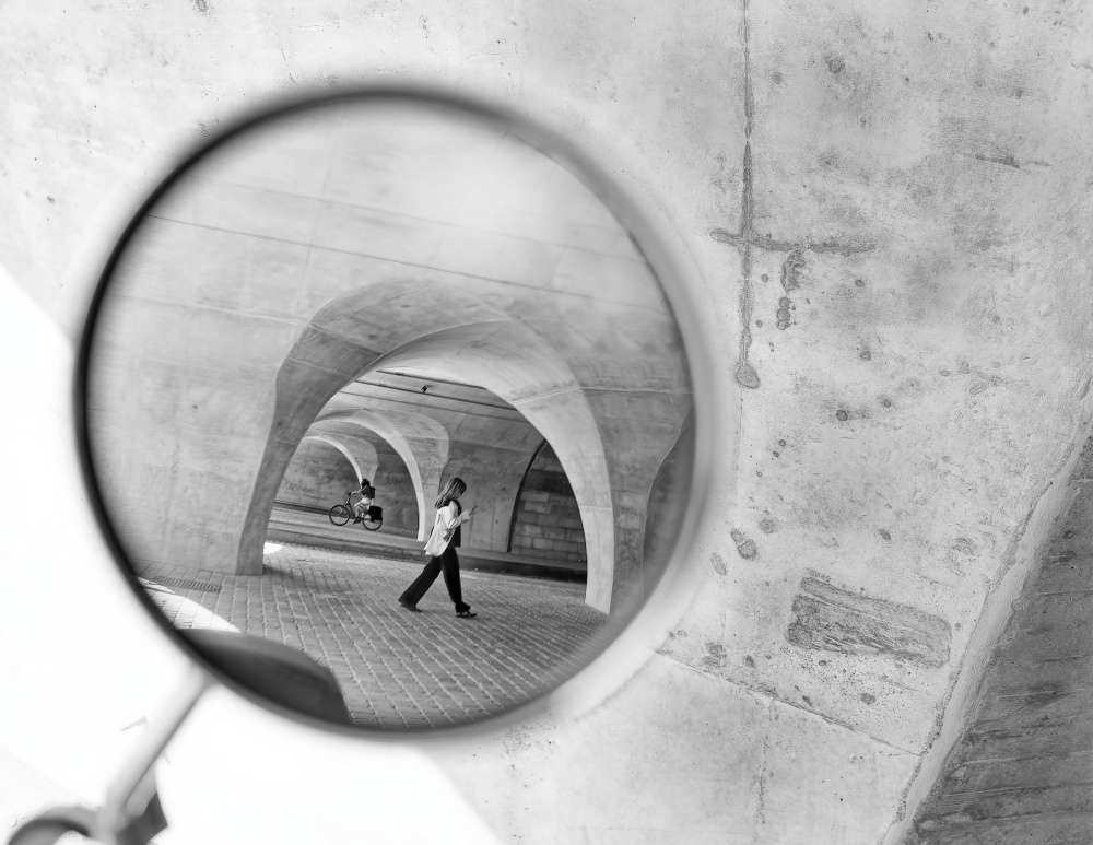 mirror on the wall a Andreas Timar