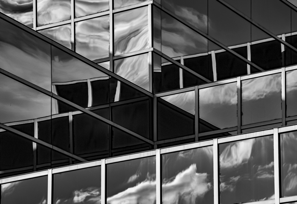 Cloud Reflections, EMU #74BW a Andrew Beavis