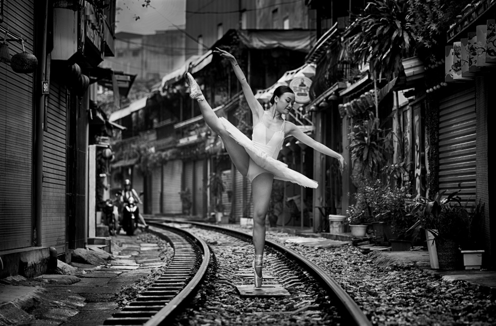 Ballet on Railroads a Angela Muliani Hartojo