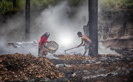 Make Charcoal from Coconut Shells