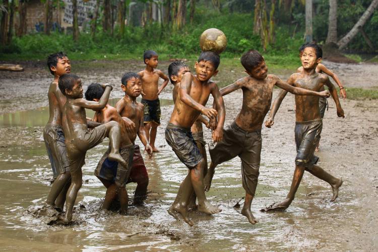 Playing Football a Angela Muliani Hartojo