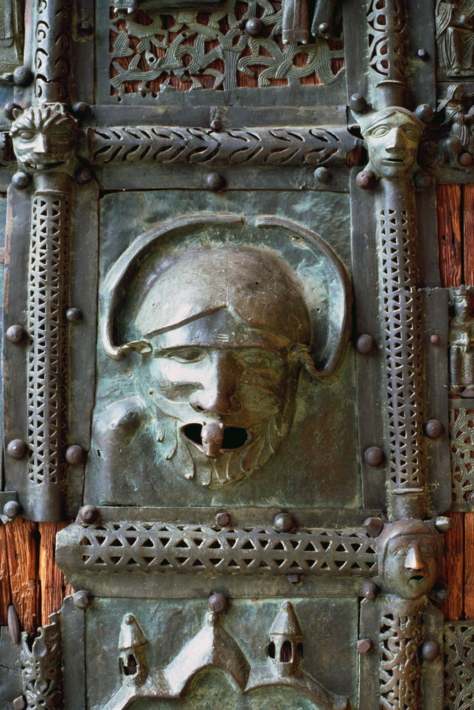 Gargoyle panel from the left door of the portal a Anonym Romanisch