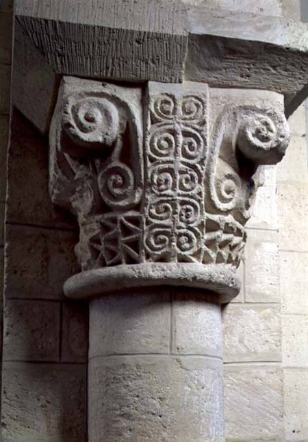 Carved column decorated with croziers and spirals a Anonym Romanisch