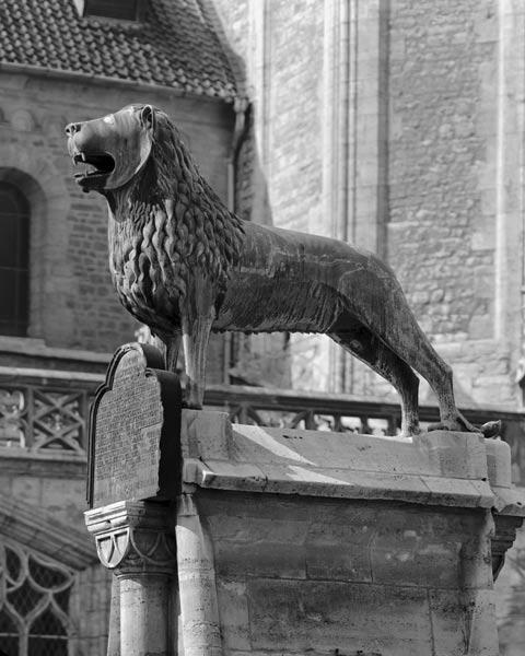 Denkmal Heinrich des Löwen (Detail: Löwe, linke Profilansicht)