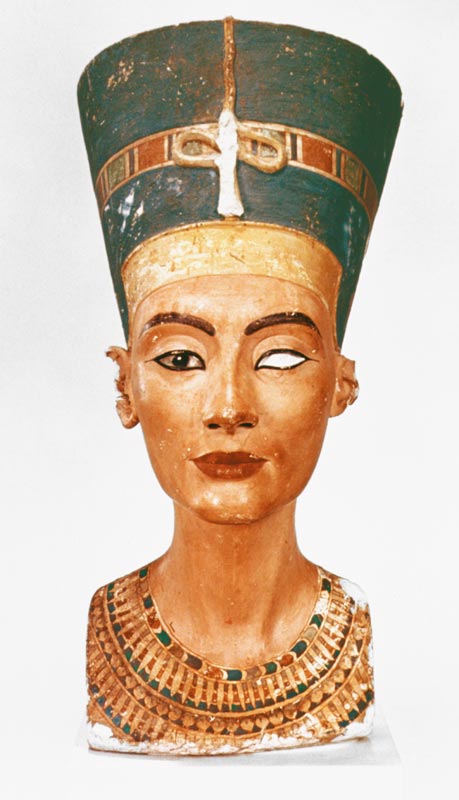 Bust of Queen Nefertiti, front view, from the studio of the sculptor Thutmose at Tell el-Amarna a Anonimo