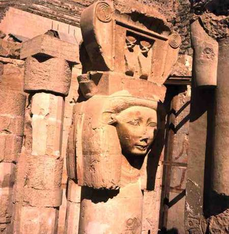 Capital depicting Hathor from the shrine of the goddess in the terraced temple of Queen Hatshepsut, a Anonimo
