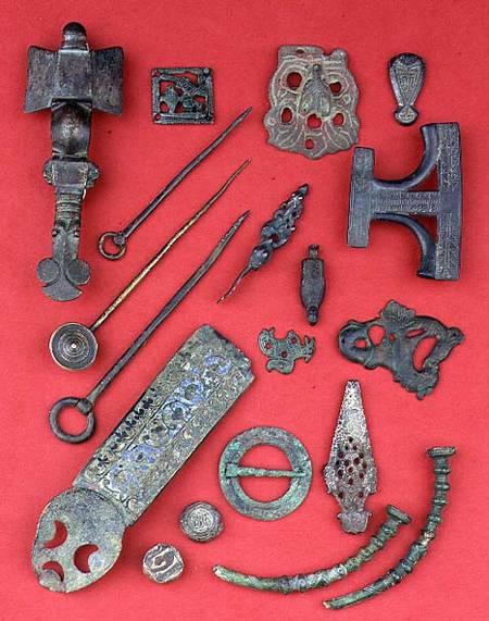 Collection of Anglo-Saxon, Viking and Celtic antiquities including Anglo-Saxon cruciform brooches an a Anonimo
