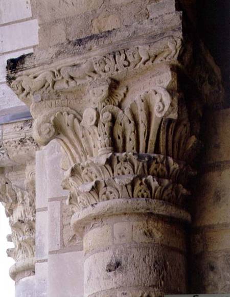 Column capital with stylised foliate designfrom the porch of the church of the Benedictine Abbey a Anonimo
