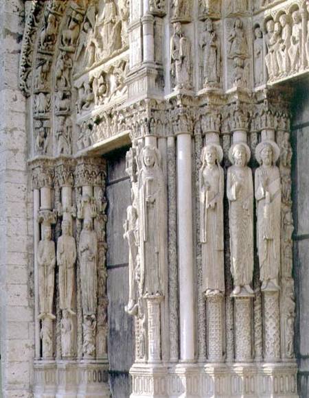 est facade, south and central doors of the Royal Portal, detail of column figures a Anonimo