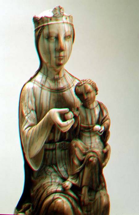 Madonna and Child, detail of ivory statue,French a Anonimo