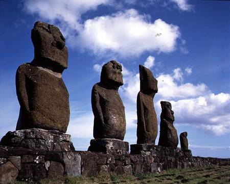 Monolithic Statues on Ahu Vai Uri (photo) a Anonimo