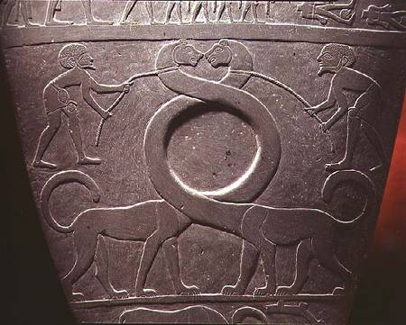 The Narmer Palette: ceremonial palette depicting a pair of long-necked cats being held on leashes a Anonimo