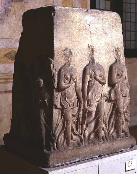 Quadrangular altar with carved maenads Roman a Anonimo