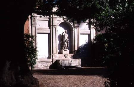 View of the gardendetail of fountain with a statue of Venus and Roman sarcophagus a Anonimo