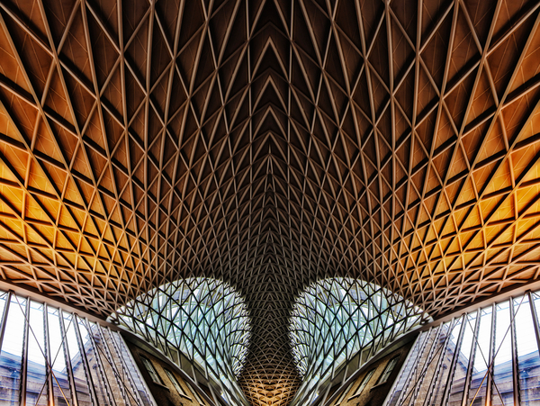 Kings Cross Departure Hall a Ant Smith