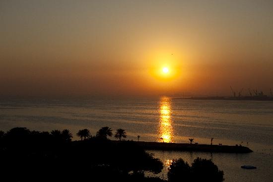 Katar - Sonnenaufgang in Doha a Arno Burgi