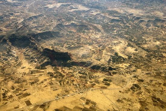 Luftaufnahme vom Jemen a Arno Burgi