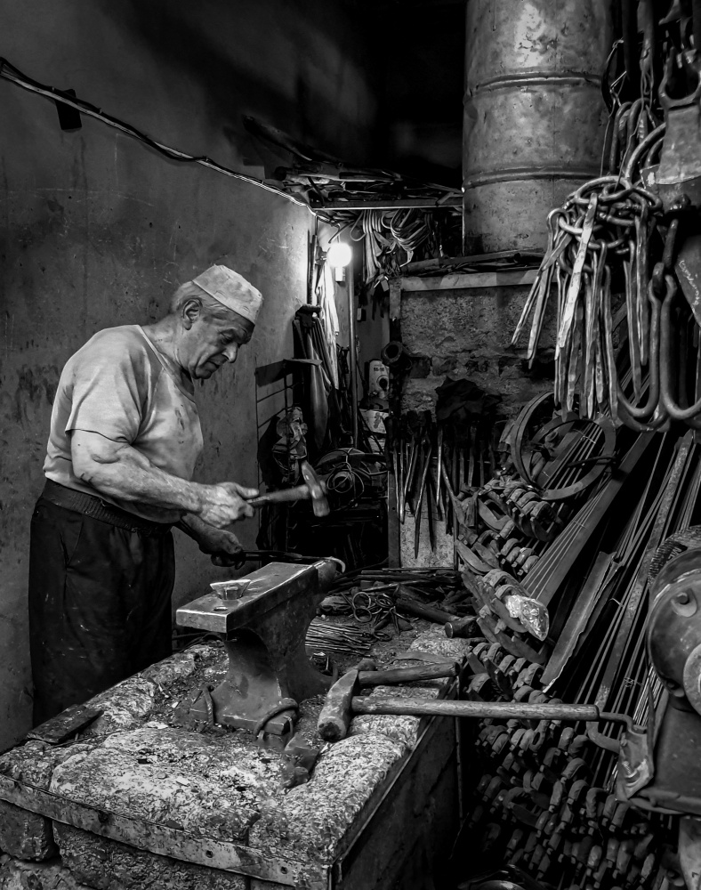 Traditional blacksmith a Bashar Alsofey