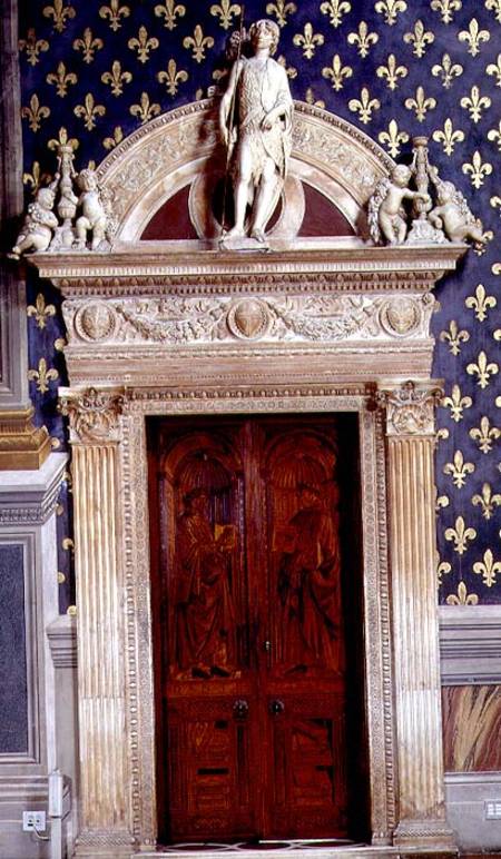 Door frame in the Sala dei Gigli depicting St. John the Baptist a Benedetto  da Maiano