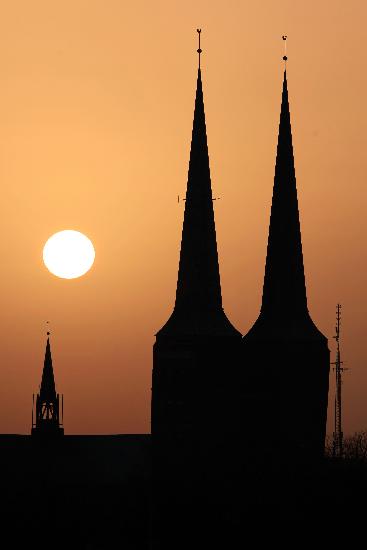Sonnenaufgang über Lübeck a Bodo Marks