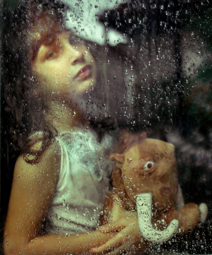 Rainy day (The girl &amp; the mammouth) a Bogdan-Adrian Deac