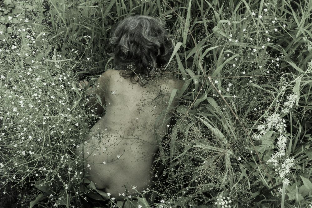 Female back-nude in the reed a Amelie Breslauer