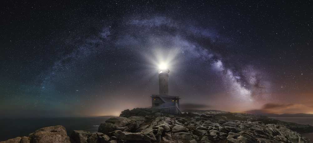 Lighthouse and Milky Way a Carlos F. Turienzo