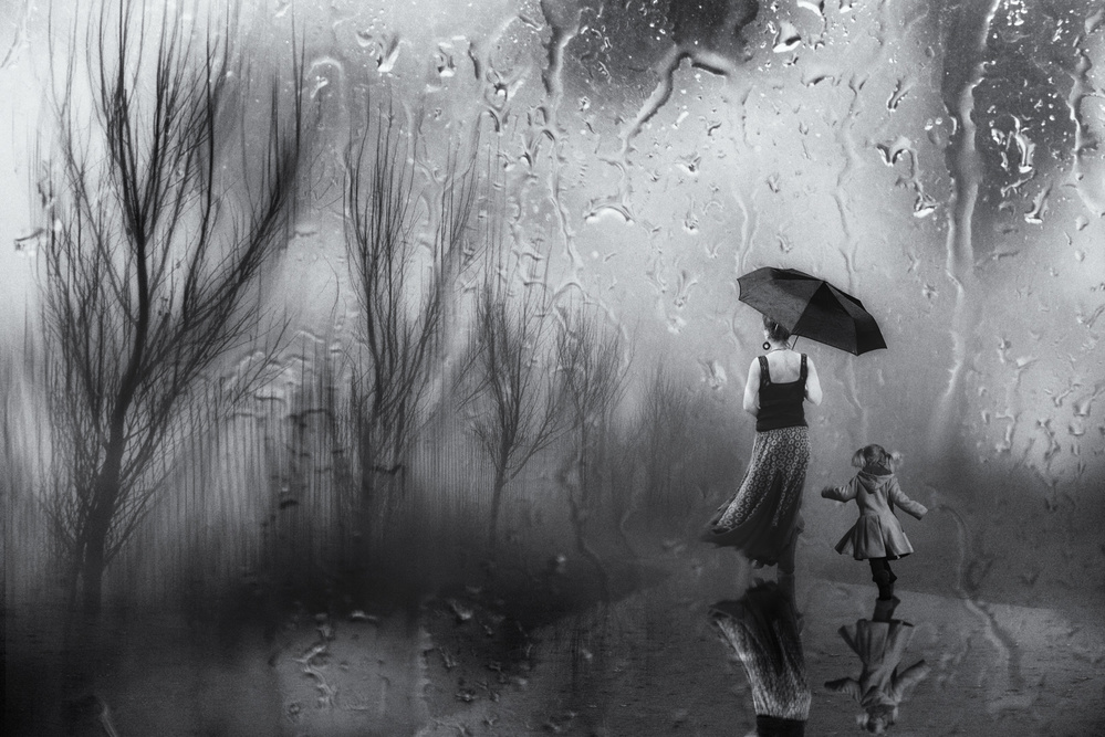 ‘...a walk in the rain..’ a Charlaine Gerber