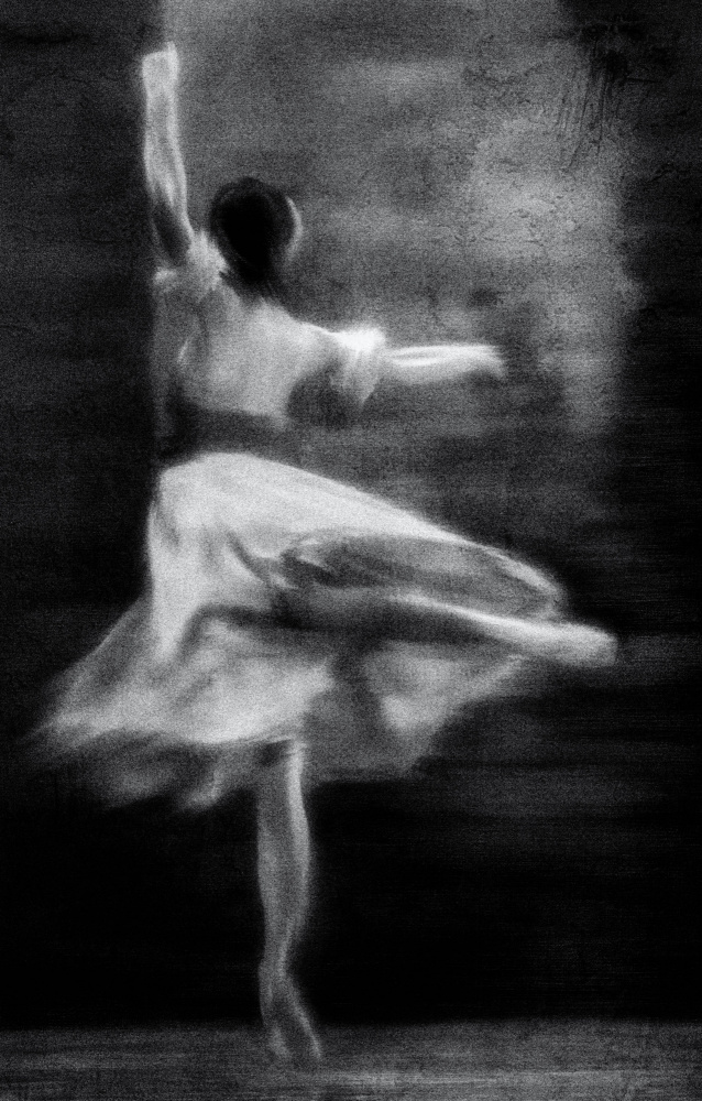 ...dancing for the audience... a Charlaine Gerber