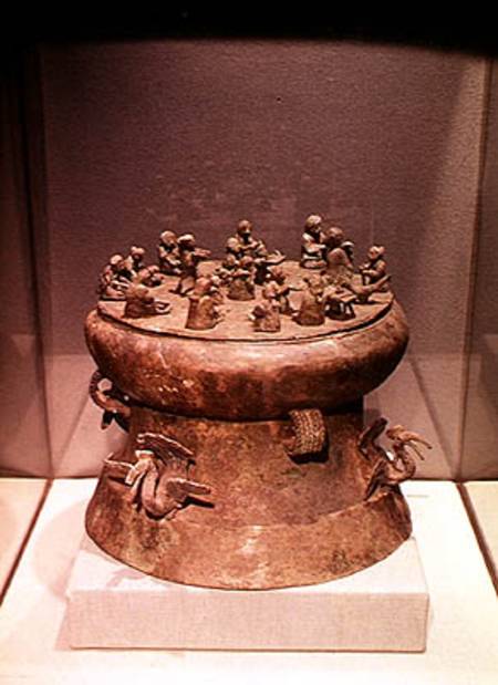Cowrie container decorated with peacocks and human figures, from Tomb 1, Shih-chai-shan, Yunnan, Wes a Scuola Cinese