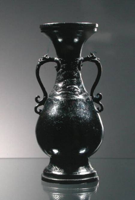 Vase with dragon head and bifid tail handles a Scuola Cinese